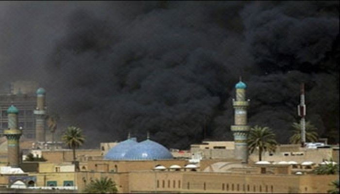 تفجير يستهدف أكبر مسجد سني في بغداد و"علماء العراق" تدعو إلى الوحدة