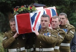 مقتل جندي بريطاني وبوش يدعو المالكي لتحقيق تقدم في "المصالحة"!!