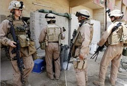 مقتل 12 عراقيًّا وقوات الاحتلال تواصل البحث عن الجنود الثلاثة الأسرى