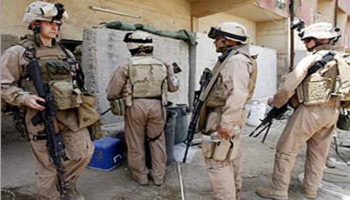 مقتل 12 عراقيًّا وقوات الاحتلال تواصل البحث عن الجنود الثلاثة الأسرى