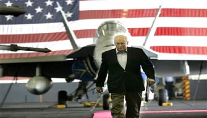 تشيني يلتقي العاهل السعودي ويسعى لتشكيل حلف عربي ضد إيران