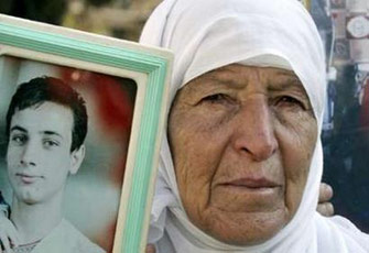 حماس تطالب بحل قضية الأسرى ومفاوضات سرية بين عباس وأولمرت