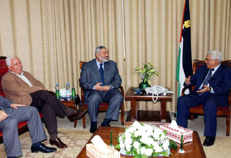 حماس وفتح تجددان الالتزام باتفاق مكة وتحذيرات من كارثة إقليميَّة بسبب الحصار