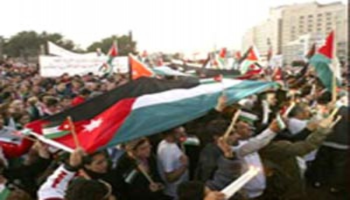 الأحزاب الأردنية تعتصم أمام رئاسة الوزراء