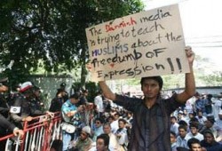 مسلمو تايلاند يحتجون على مقتل إحدى الشخصيات الدينية جنوب البلاد