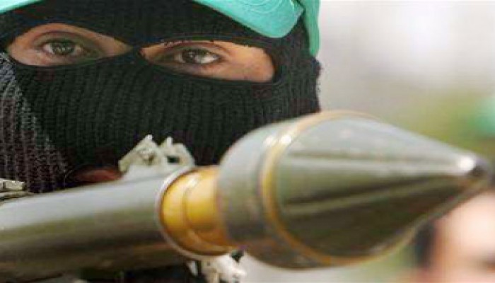 المقاومة الفلسطينية تتصدى لتوغلات صهيونية وأولمرت يهدد باجتياح غزة