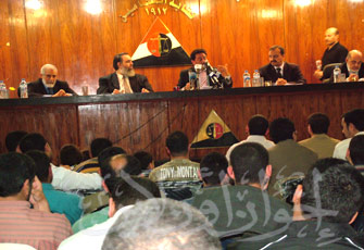 خبراء وسياسيون: محاكمة الإخوان عسكريًّا سرقة مفضوحة لأمن الوطن واستقراره