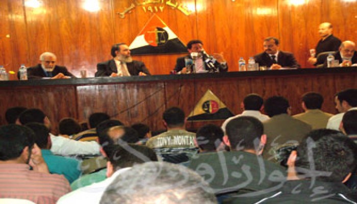 خبراء وسياسيون: محاكمة الإخوان عسكريًّا سرقة مفضوحة لأمن الوطن واستقراره