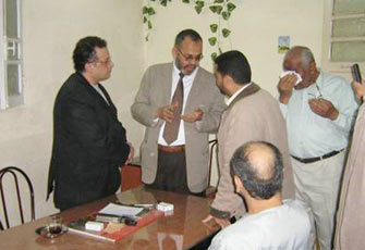 195 مريضًا يستفيدون من القافلة الطبية للعيون التي نظمها الحسيني