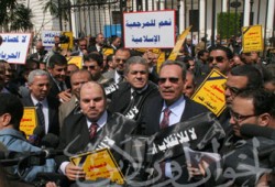 مؤتمر صحفي لنواب الإخوان والمستقلين والكرامة أمام مجلس الشعب