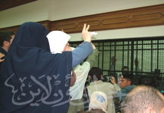 أهالي معتقلي كفر شكر يشكون المعاملة السيئة أثناء زيارة أبنائهم بسجن شمال القاهرة