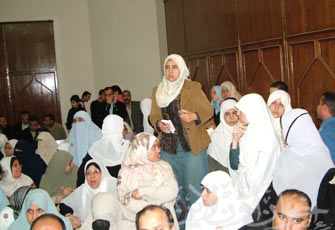 قرار بالإفراج عن خمسة من المحالين إلى القضاء العسكري واعتقالهم في نفس الوقت