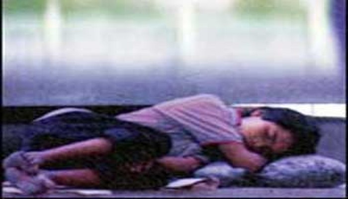 أمهات بالاسم فقط.. والجدات بديلاً