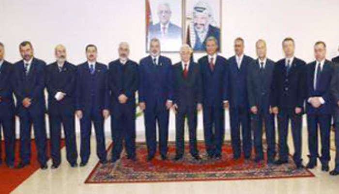 الحكومة الفلسطينية تؤكد الالتزام بالمبادرة العربية والأونروا تنتقد الحصار الصهيوني