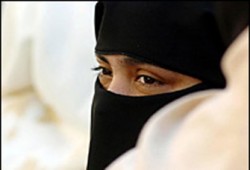 بريطانيا تسمح لمدارسها بمنع ارتداء النقاب