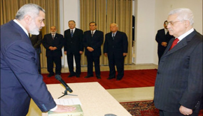 حكومة الوحدة تعقد أول اجتماعاتها اليوم وتوغلات صهيونية بالضفة