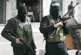 مقتل عنصر بحماس في اشتباكات داخلية واستعداد صهيوني لضرب القطاع