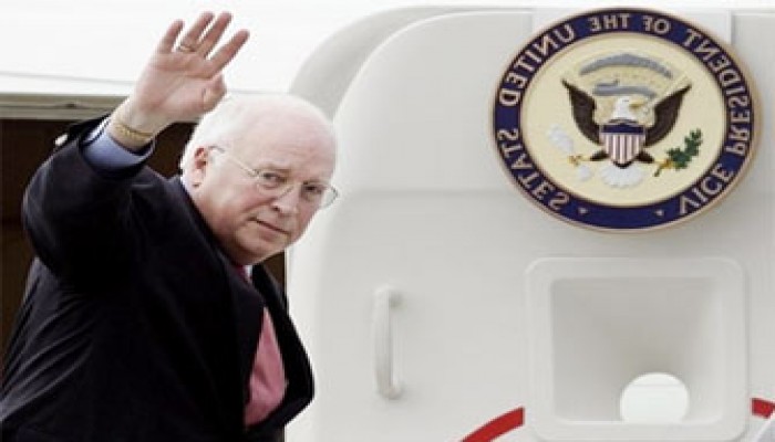 طالبان تهاجم قاعدة باجرام الأمريكية "الحصينة" خلال زيارة تشيني