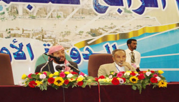 الشيخ الأحمر رئيسًا للتجمع اليمني للإصلاح باستثناء وفقًا للائحة الداخلية للحزب