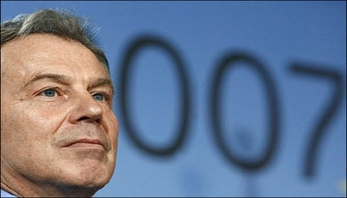 بلير يعلن اليوم خطة لسحب قواته من العراق وسط استمرار التردي الميداني