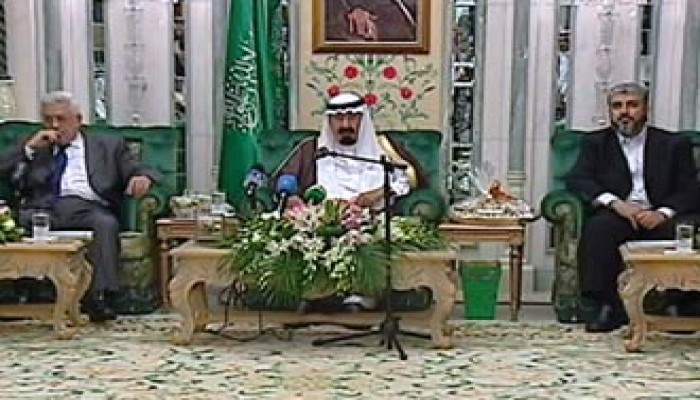 "اتفاق مكة المكرمة" بين فتح وحماس يتصدَّر صحف العالم