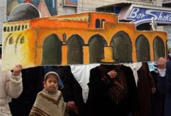 أولمرت يرفض وقف الحفريات بالأقصى والمقاومة ترد بقصف مواقع استراتيجية