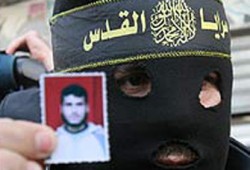 المفاجأة الاستشهادية الفلسطينية تستحوذ على الاهتمام العالمي