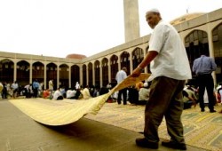 استطلاع للرأي بين شباب مسلمي بريطانيا يحتل أبرز العناوين العالمية