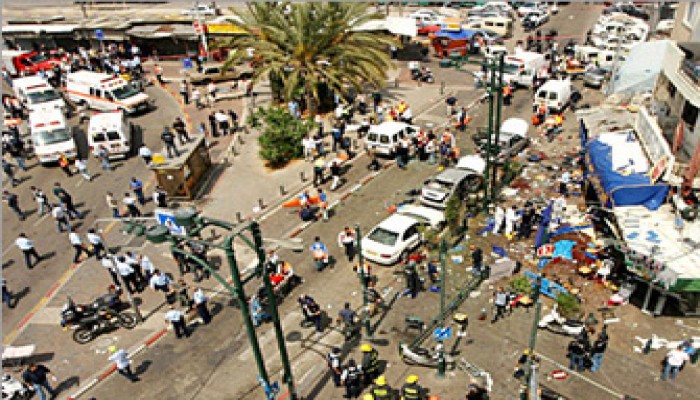 عملية استشهادية في إيلات توقع عددًا من القتلى والجرحى الصهاينة وفتح تدين!!