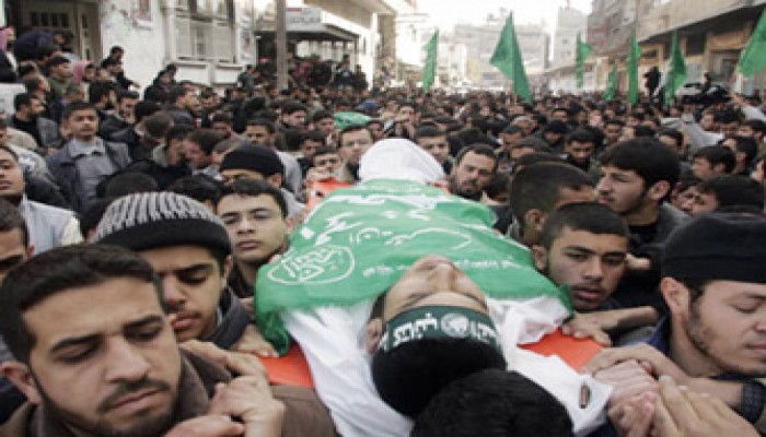 مقتل 3 فلسطينيين في غزة و"كتائب الأقصى" تتهم دحلان بالوقوف وراء الانفلات