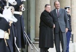 مؤتمر باريس يقدم الدعم المالي للبنان والمعارضة تتمسك بالانتخابات