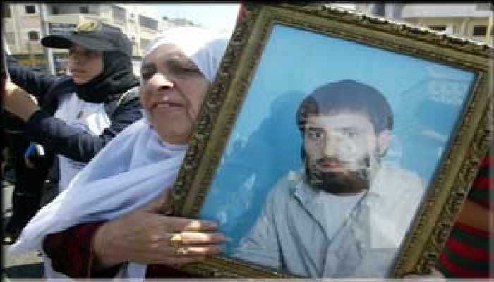 الأسرى الفلسطينيون بسجن الرملة يطالبون بوقف الاقتتال والإسراع بحكومة الوحدة