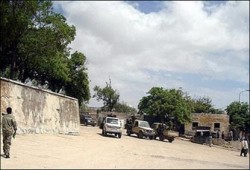 أمراء الحرب يشتبكون في مقديشو ورأس كامبوني تسقط على يد الحكومة الانتقالية