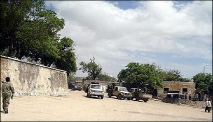 أمراء الحرب يشتبكون في مقديشو ورأس كامبوني تسقط على يد الحكومة الانتقالية