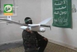 القسام تنجح في الاستيلاء على طائرة تجسس صهيونية وتعد بمزيدٍ من المفاجآت