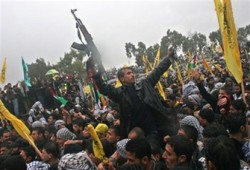 الانفلات الفلسطيني وخطط إنقاذ بوش.. أبرز العناوين العالمية