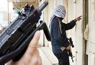 استمرار ممارسات (فتح) التخريبية بالضفة وصيام يطلب تدخل مصر