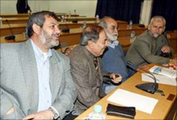 6 أجنحة عسكرية فلسطينية تحذر أبو مازن من المساس بـ"القوة التنفيذية"