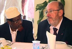 المحاكم والحكومة الانتقالية بالصومال يتفقان على استئناف المفاوضات بعد الوساطة الأوروبية