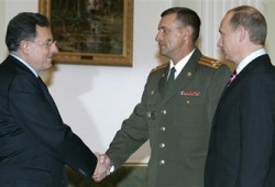 السنيورة يؤكد دعم روسيا لحكومته وبرودي ينتقد انقسام الأوروبيين