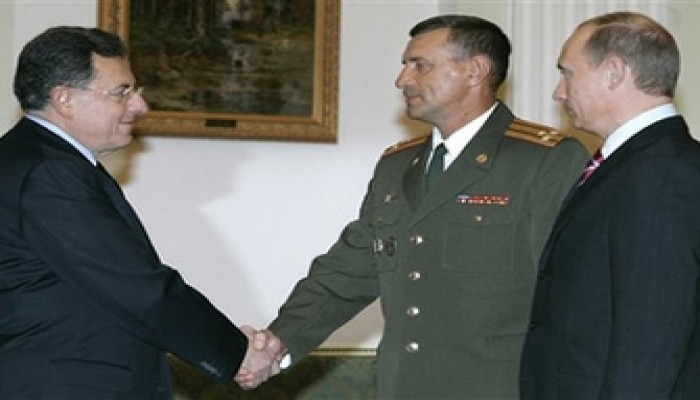 السنيورة يؤكد دعم روسيا لحكومته وبرودي ينتقد انقسام الأوروبيين