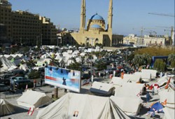 تحذيرات من انفلات الوضع اللبناني وسط تمسك طرفي الأزمة بمواقفهما