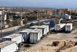 مبادرة من الأغلبية لإنهاء الأزمة اللبنانية والمعارضة تتحفظ وتفجير على بوابة حدودية