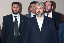 مشعل بالقاهرة لبحث تبادل الأسرى والحصار وحكومة الوحدة الوطنية