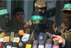 الصحافة العالمية: صواريخ المقاومة قد تطيح بوزير الحرب الصهيوني!!