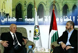 مشعل يدعو الغرب للاعتراف بحكومة الوحدة و"القسام" تتعهد بتكثيف الصواريخ