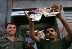 شهادة ممرض فلسطيني يرفض الراتب