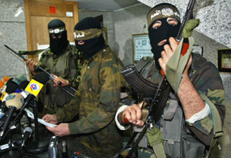 المقاومة القسامية لمجازر "غيوم الخريف" الصهيونية