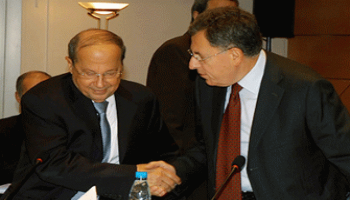 تفاقم الأزمة اللبنانية بعد استقالة وزراء حزب الله وأمل ورفض السنيورة الاستقالات