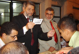 زهران يوفر فرص عمل لأبناء دائرته بمركز بني سويف